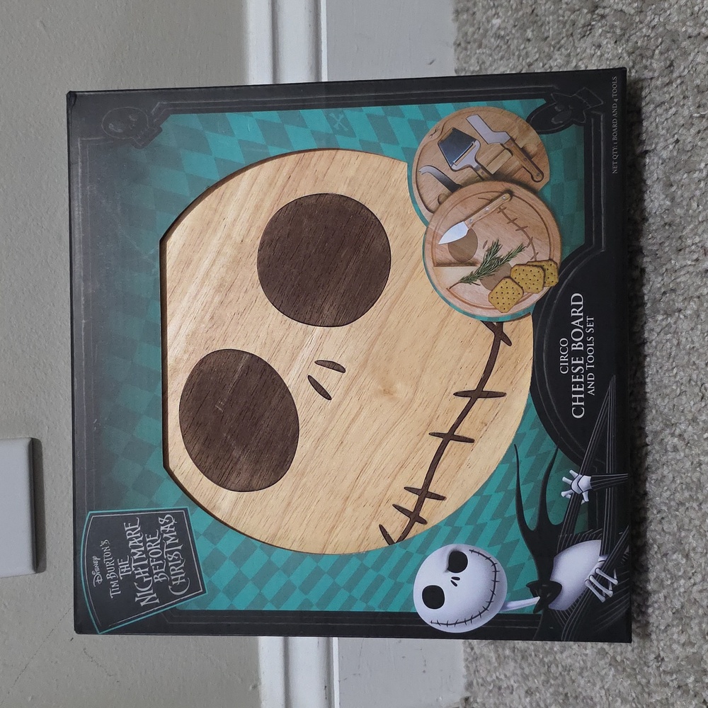 New Disney Nightmare Before Christmas Circo Cheese Board and Tools Swivel Set